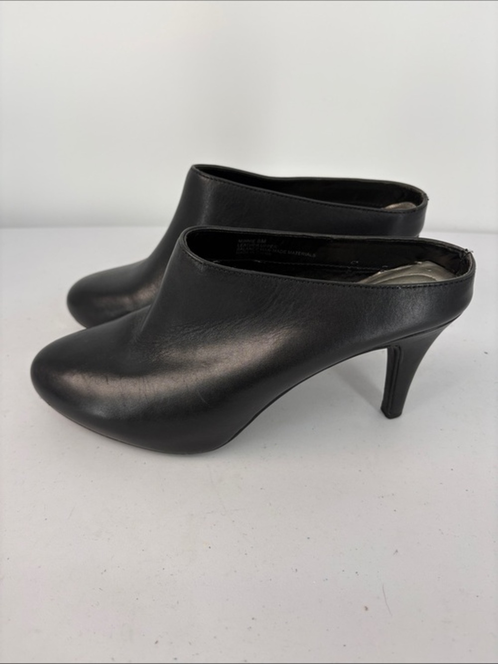 🫒 me too Minnie Black Leather Slip-On Heel Mules
